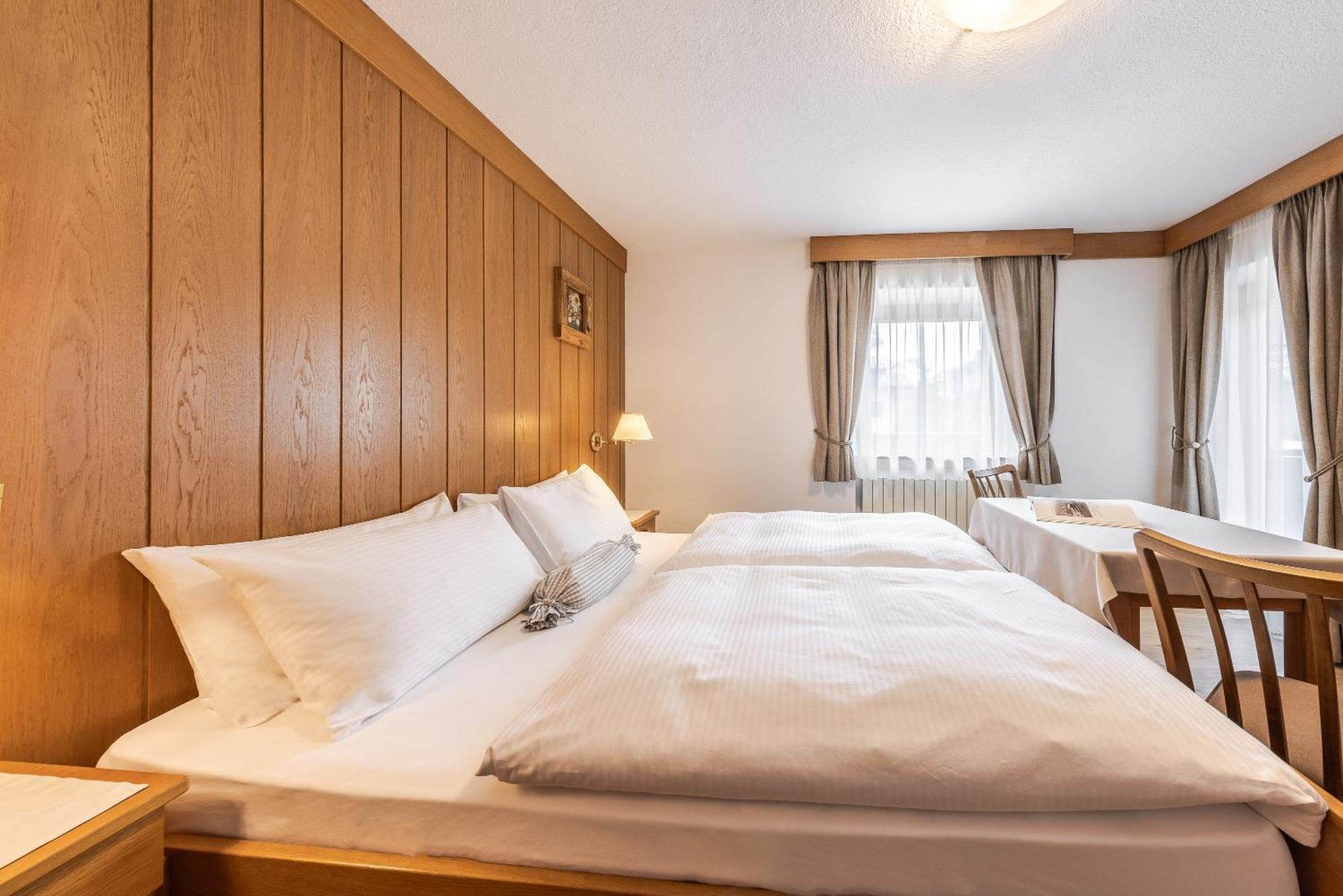 Villa Resi B&B Corvara In Badia Eksteriør billede